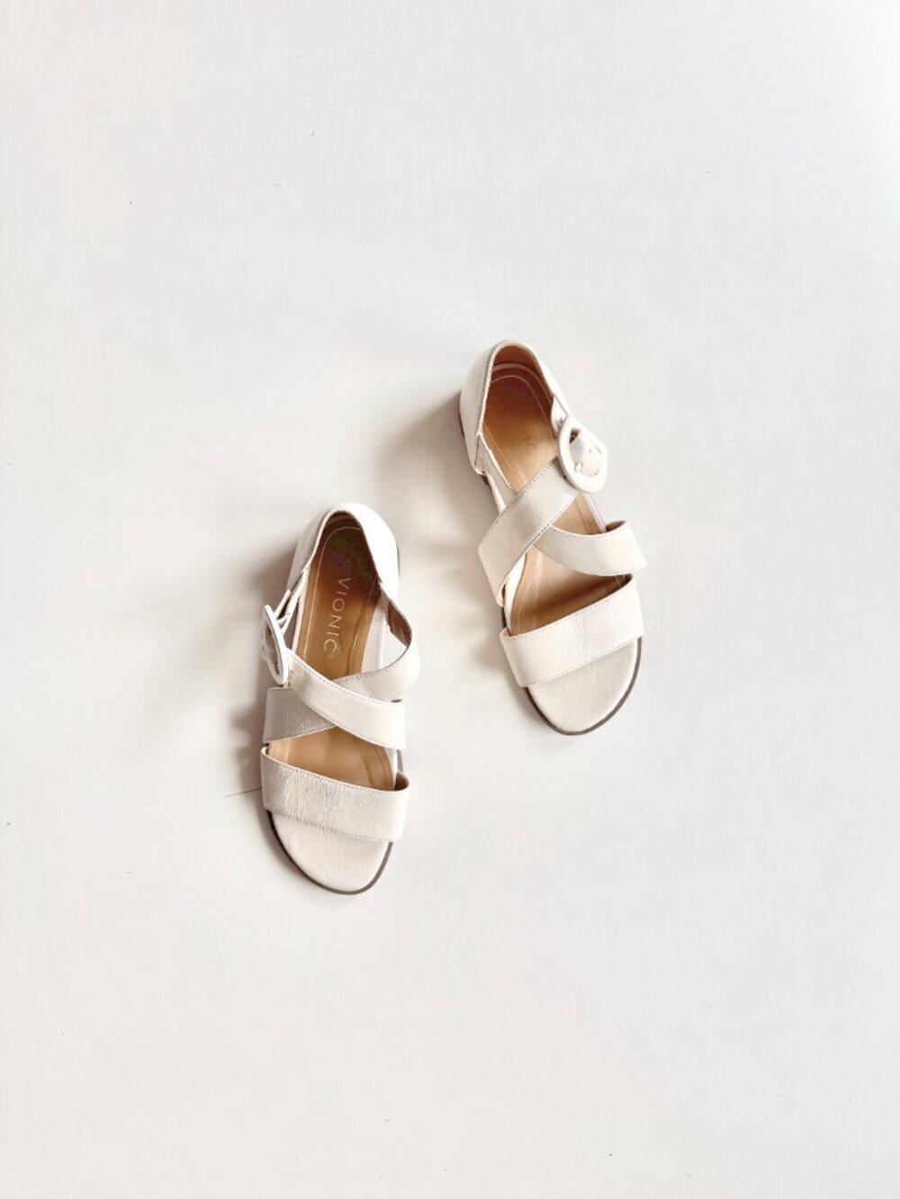 VIONIC Pacifica Ivory White Leather Criss Cross Strap Sandals, Size 5